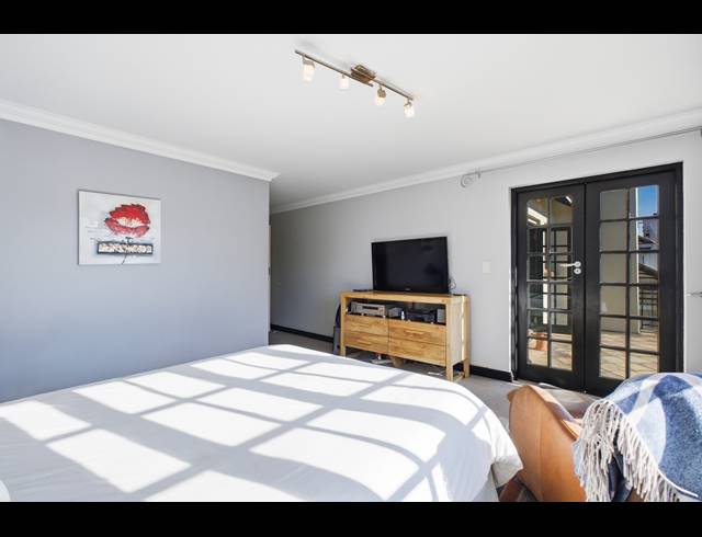 4 BEDROOM HOUSE FOR SALE IN LONEHILL